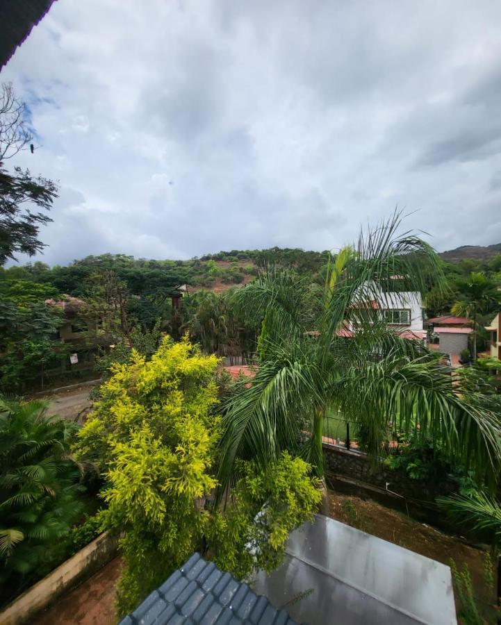 The Perfect Stays- Lal Mahal Villa With Disco Pool Лонавала Экстерьер фото